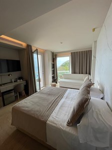 Hotel Sans Souci: the renovated rooms of the 4-star hotel with sea view